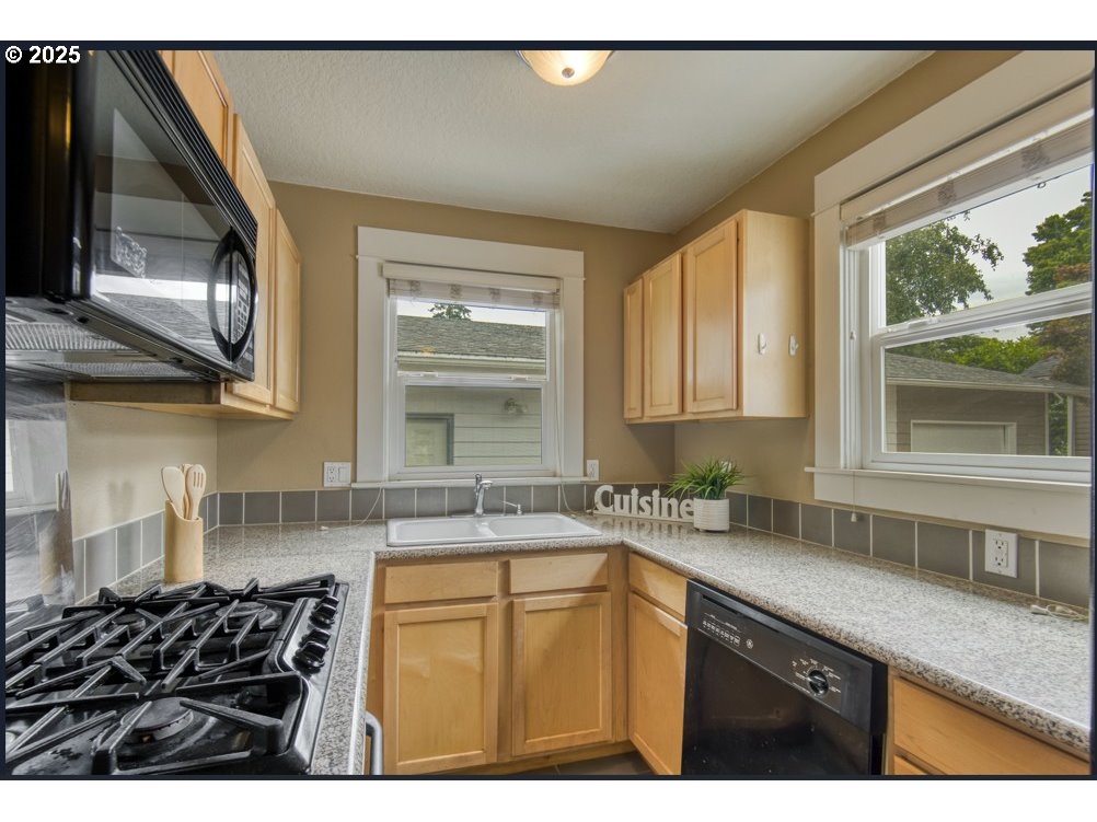 3406 Northeast 79th Avenue Portland, OR 97213 - Photo 6 of 30 Kitchen