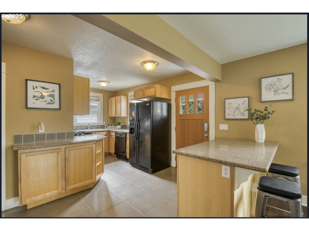 3406 Northeast 79th Avenue Portland, OR 97213 - Photo 7 of 30 Kitchen/Nook