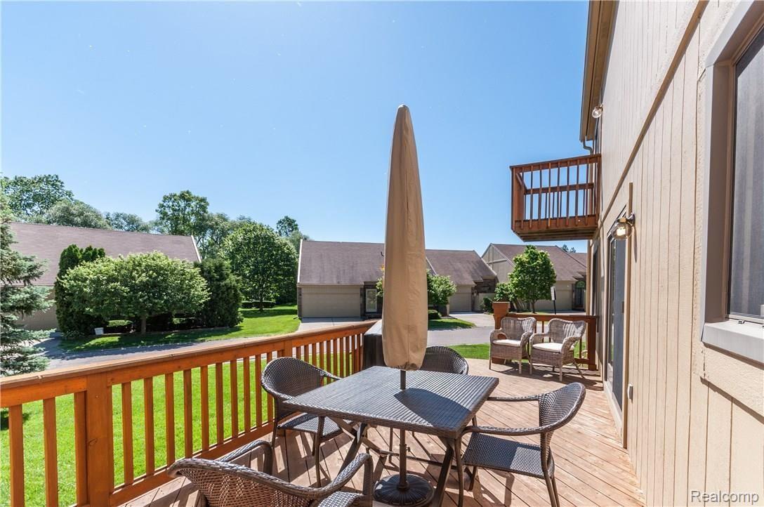 2227 Rochelle Park Drive Rochester, MI 48309 - Photo 17 of 24 Cedar deck and space between neighbors with this end unit.