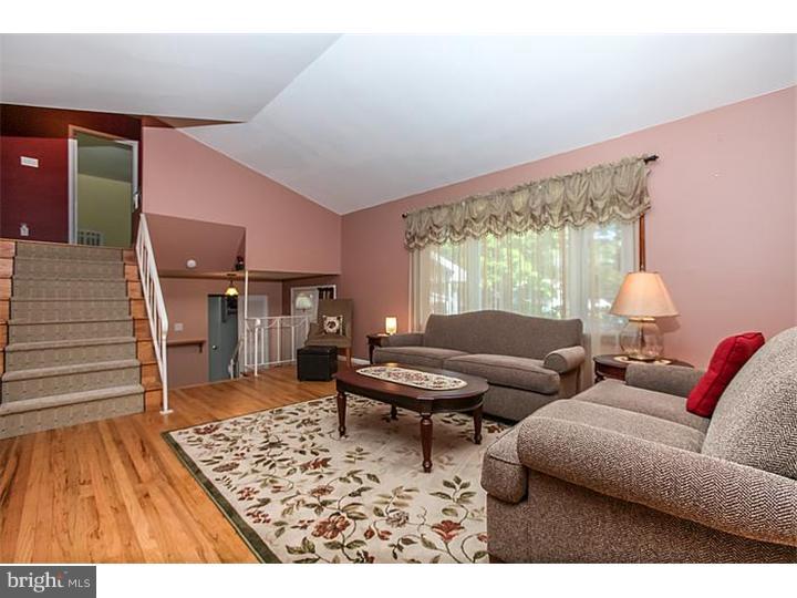 417 Hampton Road King of Prussia, PA 19406 - Photo 2 of 22 Living Room