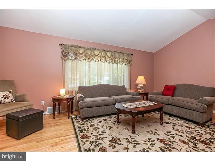 417 Hampton Road King of Prussia, PA 19406 - Photo 3 of 22 Living Room