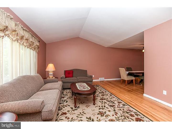 417 Hampton Road King of Prussia, PA 19406 - Photo 4 of 22 Living Room