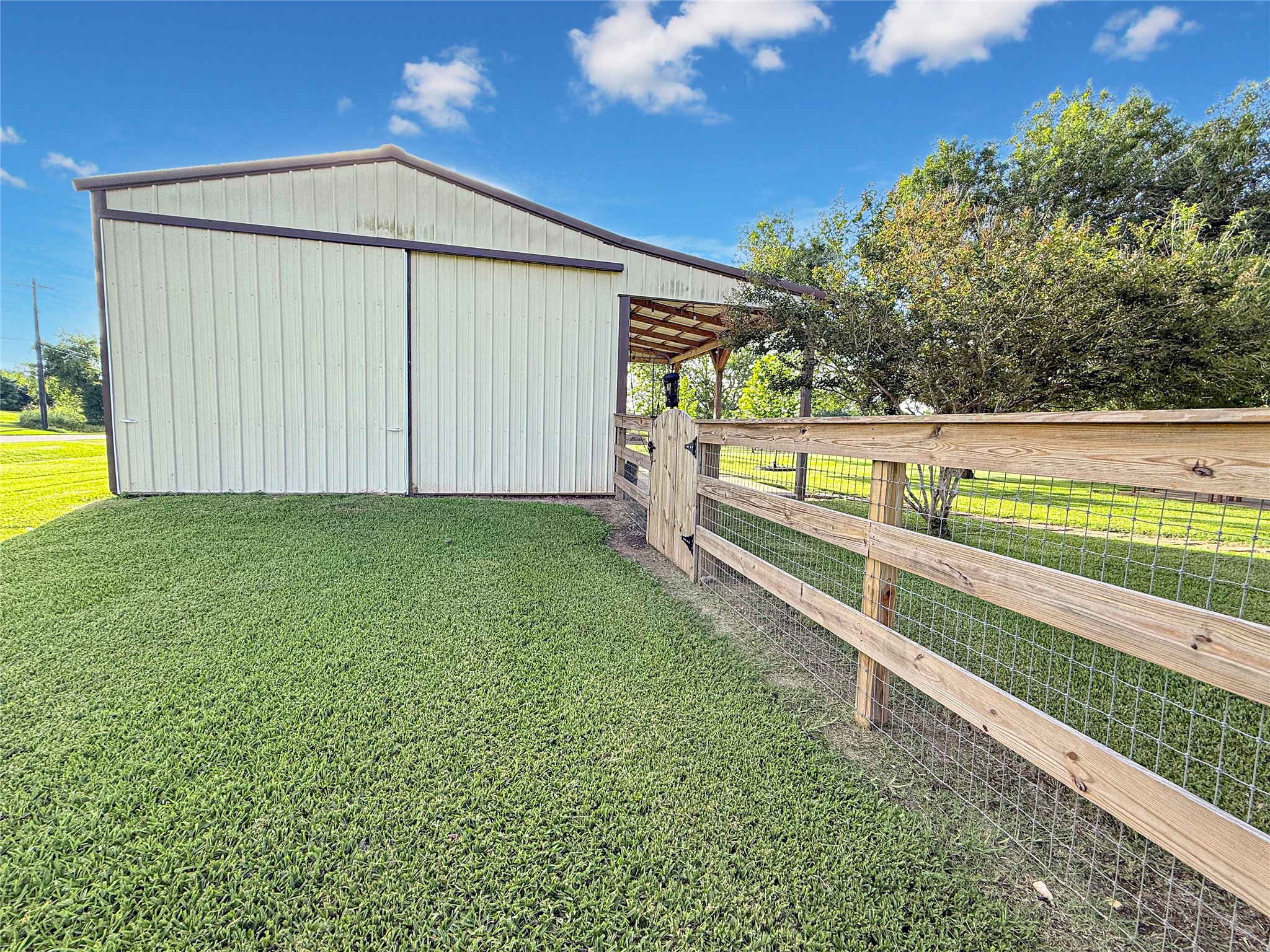 807 Mill Road Angleton, TX 77515 - Photo 38 of 46 20x24 shop offers endless possibilities for hobbies or equipment.