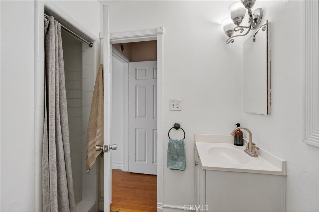 4194 Euclid Court Riverside, CA 92504 - Photo 20 of 29 Three-quarter bathroom with shower.