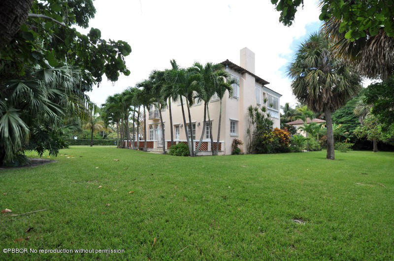 245 Valencia Road West Palm Beach, FL 33401 - Photo 17 of 19 a view of a house with backyard and garden