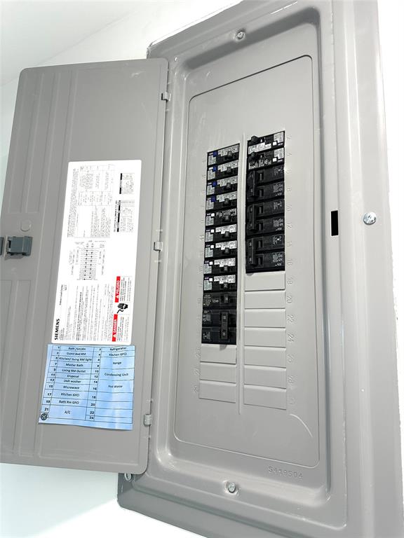 2300 Northeast 1st Lane, Unit 201 Boynton Beach, FL 33435 - Photo 6 of 34 a view of a entryway