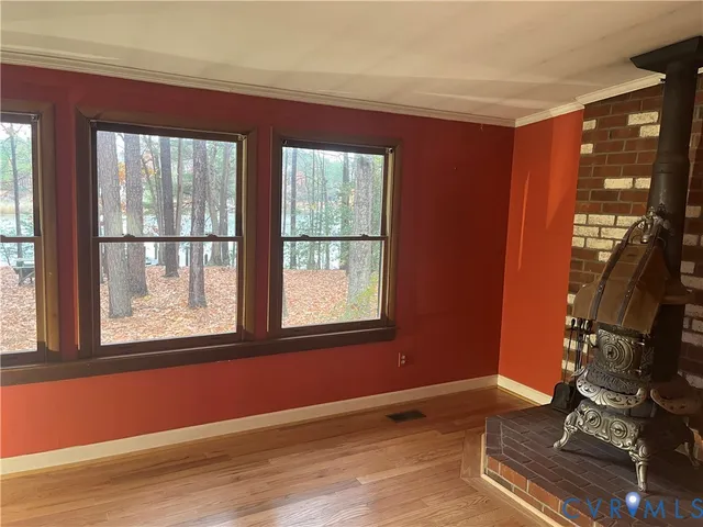 a view of a large window with an outdoor view