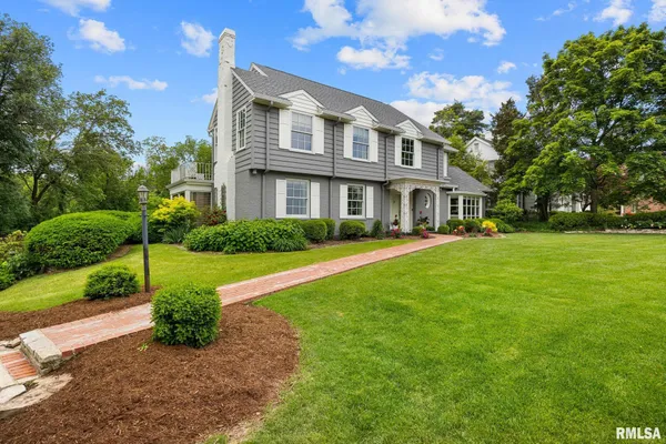 $849,500 | 4407 North Grandview Drive, Peoria Heights, IL 61616