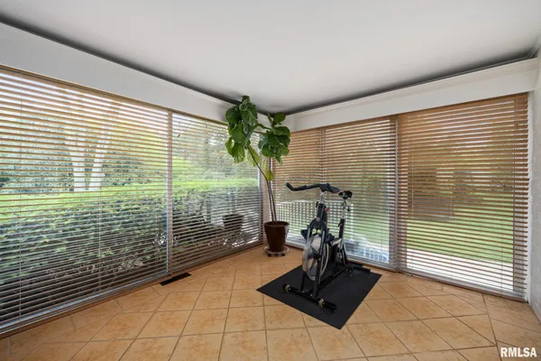 $849,500 | 4407 North Grandview Drive, Peoria Heights, IL 61616