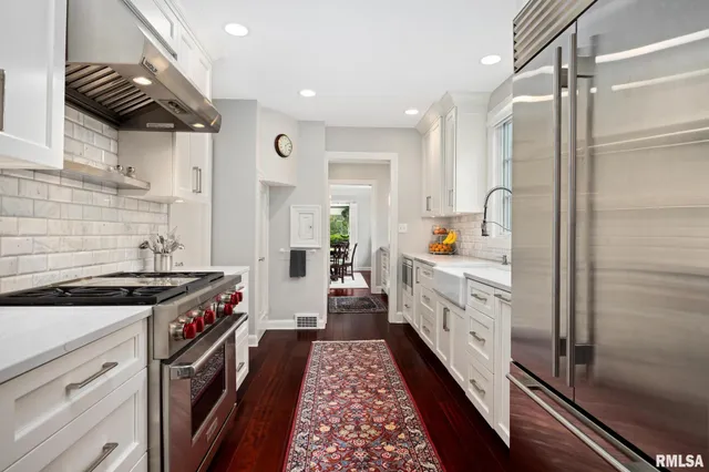 $895,000 | 4407 North Grandview Drive, Peoria Heights, IL 61616