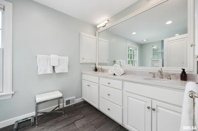 $895,000 | 4407 North Grandview Drive, Peoria Heights, IL 61616