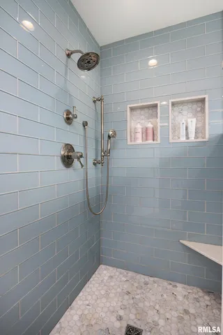 $895,000 | 4407 North Grandview Drive, Peoria Heights, IL 61616