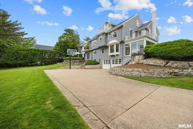 $895,000 | 4407 North Grandview Drive, Peoria Heights, IL 61616