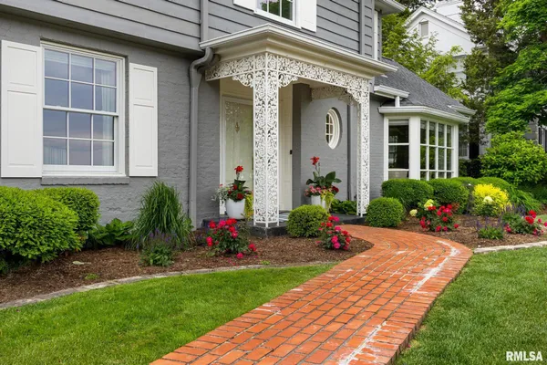 $849,500 | 4407 North Grandview Drive, Peoria Heights, IL 61616