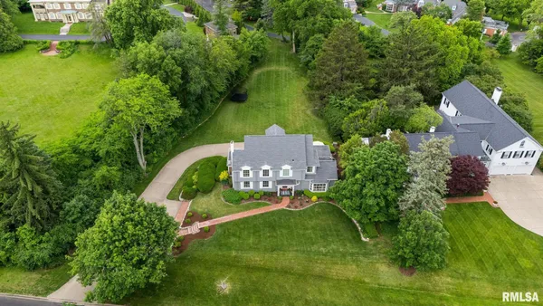 $849,500 | 4407 North Grandview Drive, Peoria Heights, IL 61616