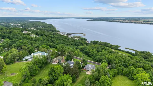 $849,500 | 4407 North Grandview Drive, Peoria Heights, IL 61616