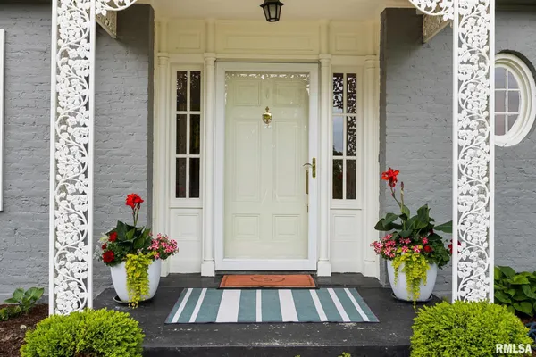 $849,500 | 4407 North Grandview Drive, Peoria Heights, IL 61616