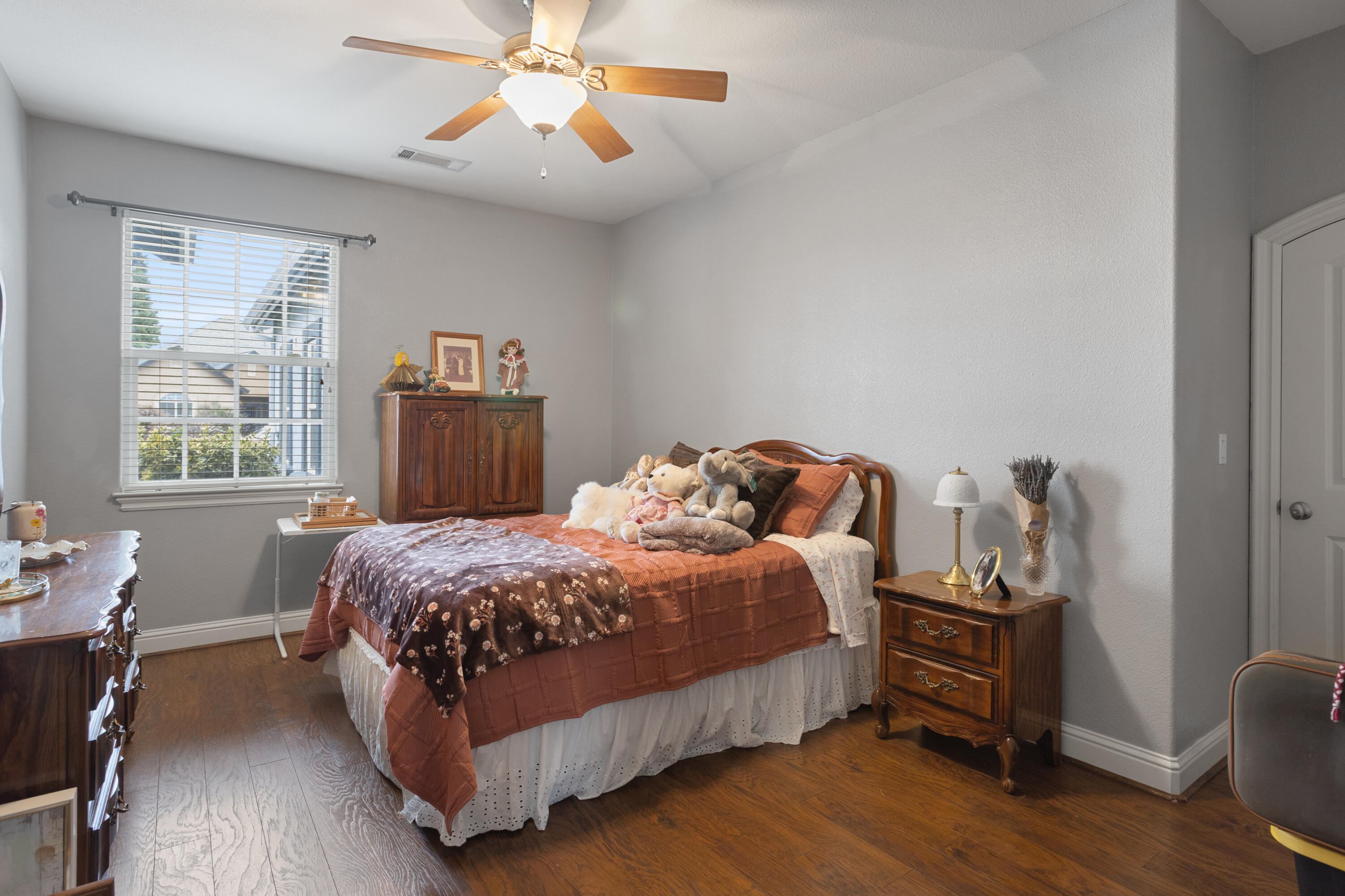 2182 Cadjew Street Redding, CA 96003 - Photo 15 of 22 Interior10