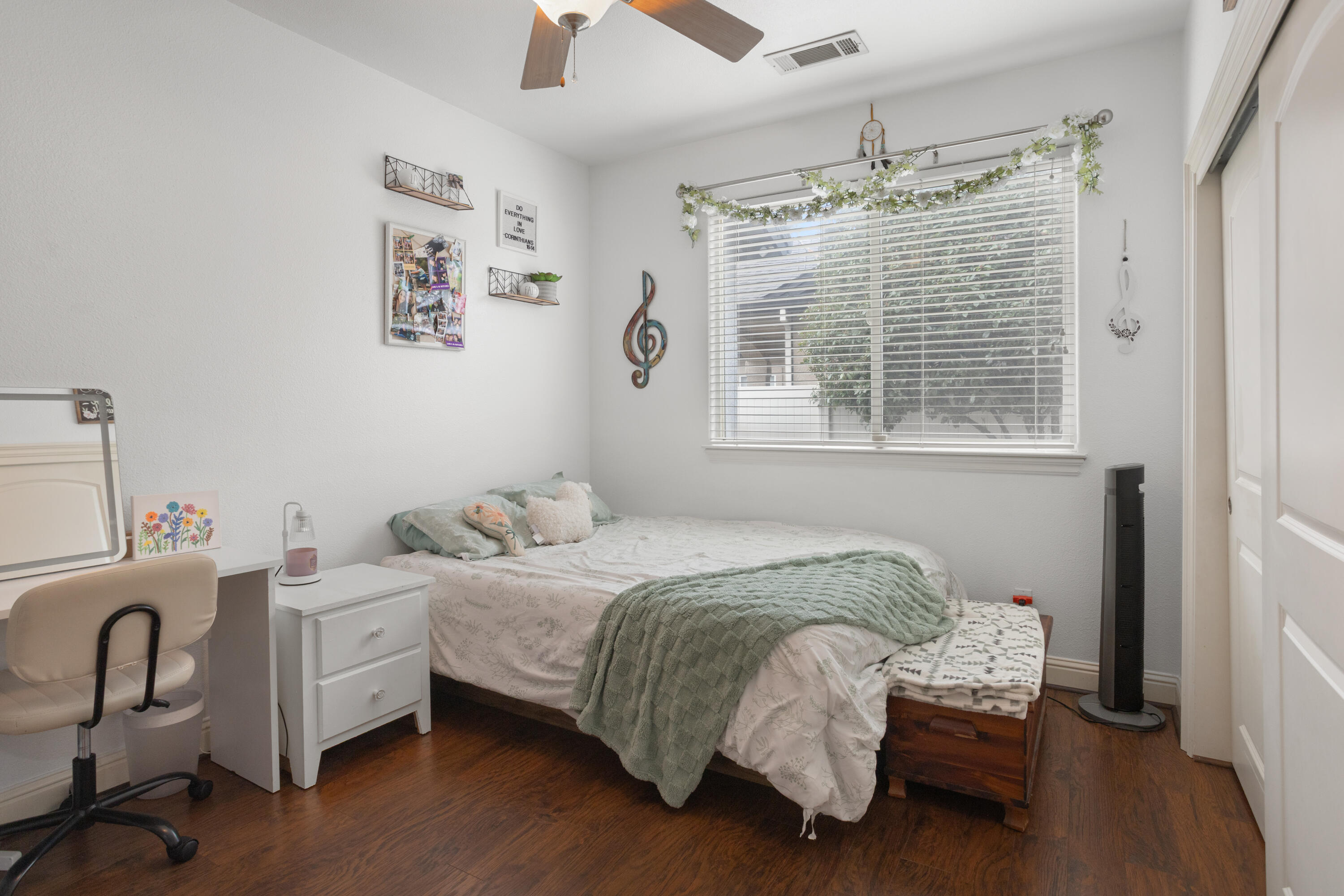 2182 Cadjew Street Redding, CA 96003 - Photo 17 of 22 Interior16