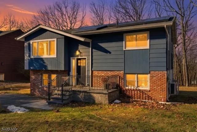 $535,000 | 12 Hobart Trail, Hopatcong, NJ 07843