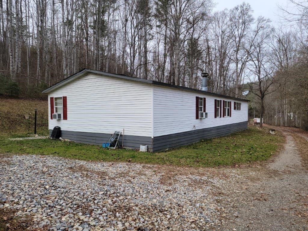 2743 Max Creek Road Hiwassee, VA 24347 - Photo 9 of 25 Gallery Image 9