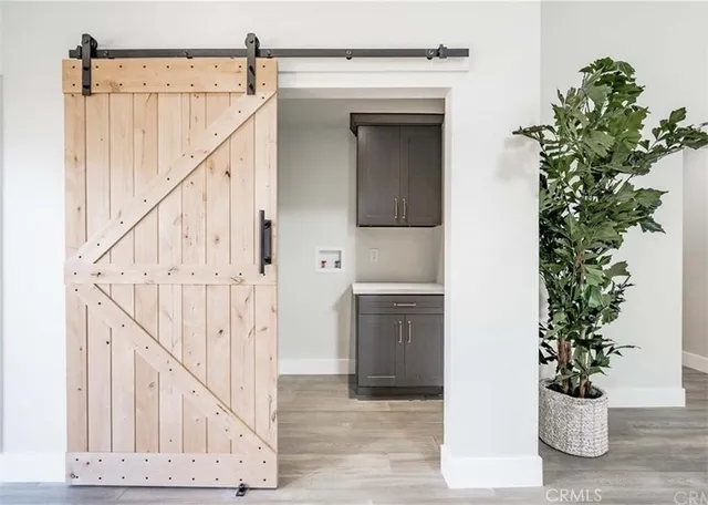 a view of entryway with flower plants