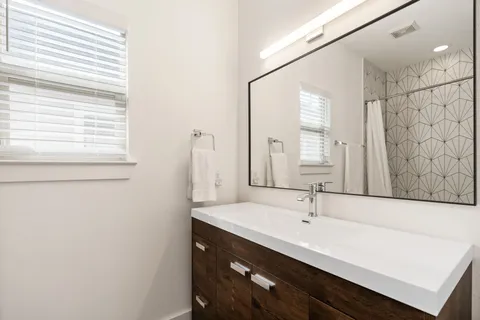 $1,050,000 | 925 Waverly Street, Unit B, Houston, TX 77008