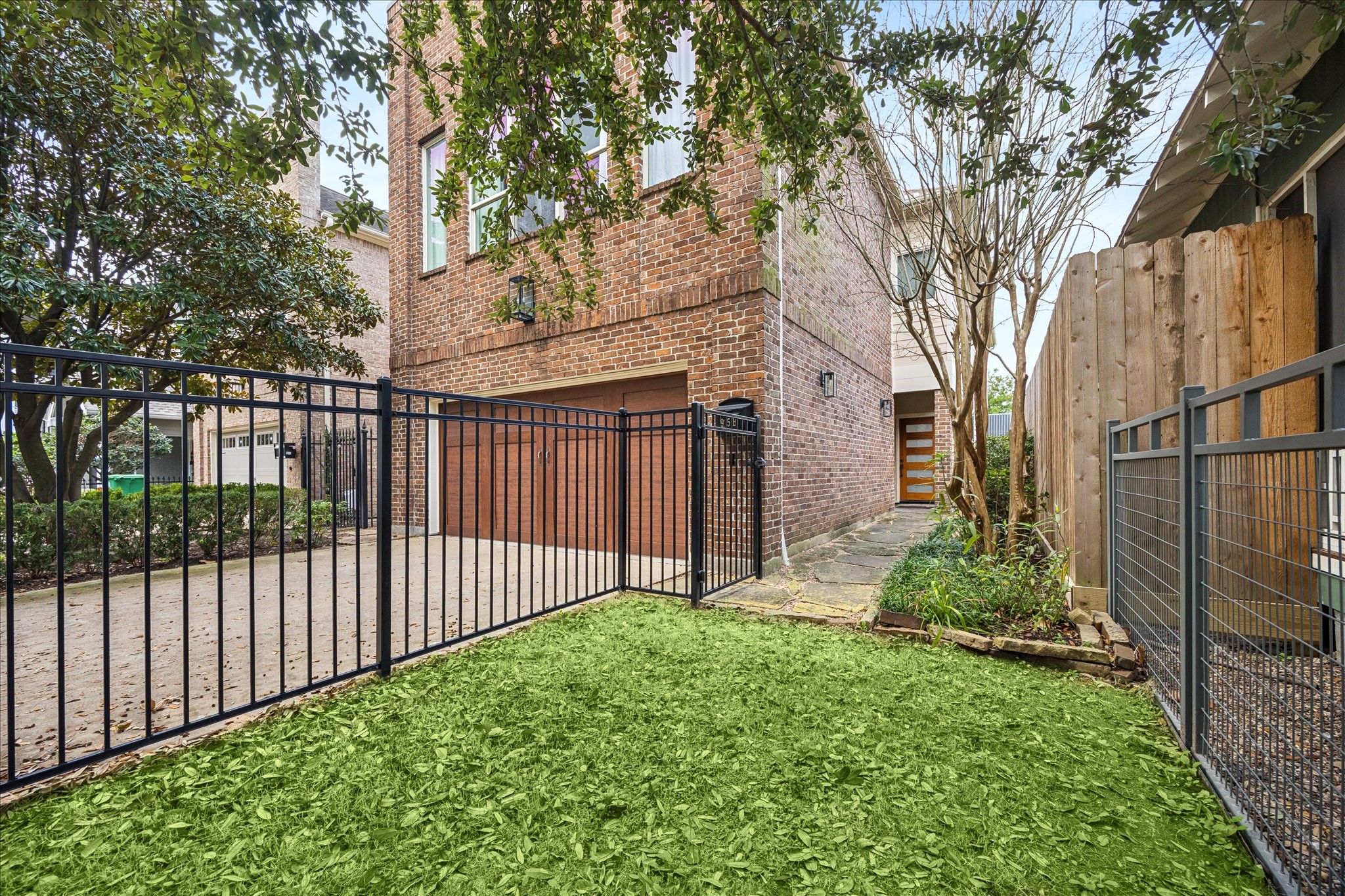 925 Waverly Street, Unit B Houston, TX 77008 - Photo 5 of 36 A stately brick and Hardie plank exterior, new iron fencing, and newer wood garage door add wonderful curb appeal to this move-in ready residence. Extra front yard space in addition to the oasis in the back.