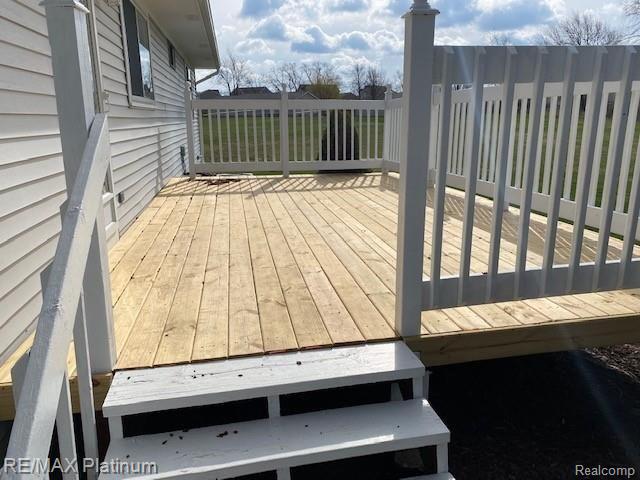 300 East Barron Road Howell, MI 48855 - Photo 14 of 20 12 X 20 Deck