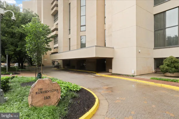 $489,900 | 1101 South Arlington Ridge Road, Unit 201, Arlington, VA 22202