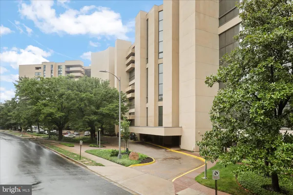$489,900 | 1101 South Arlington Ridge Road, Unit 201, Arlington, VA 22202