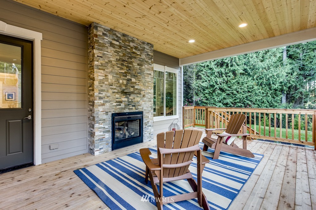 9957 Northeast Lofgren Road Bainbridge Island, WA 98110 - Photo 4 of 25 Gallery Image 4