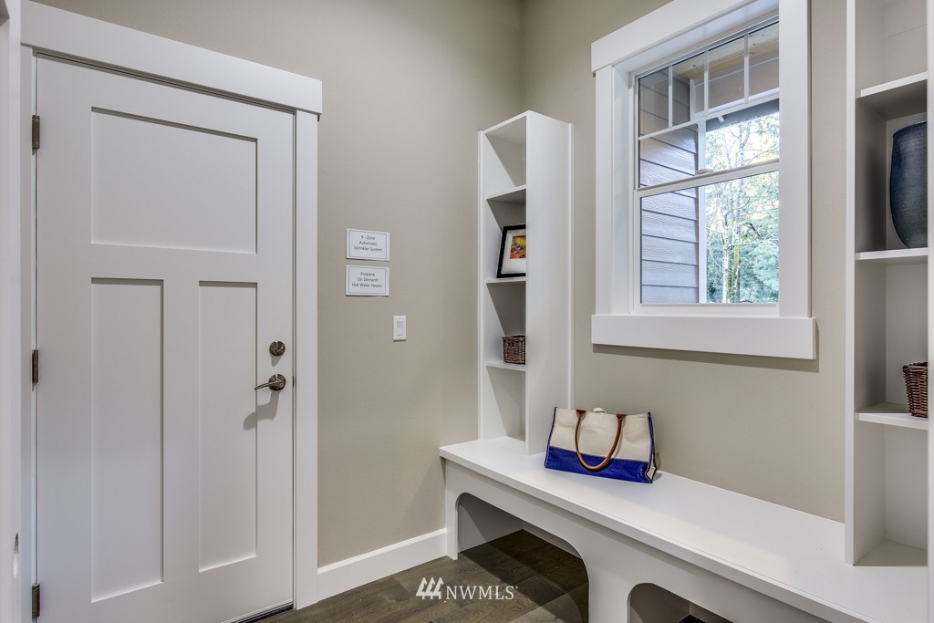 9957 Northeast Lofgren Road Bainbridge Island, WA 98110 - Photo 9 of 25 Gallery Image 9