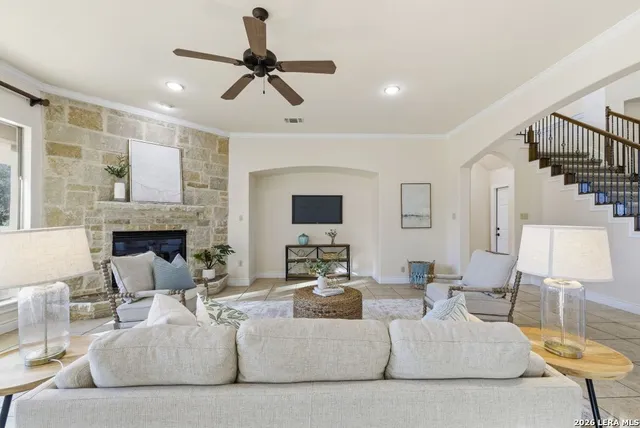 $859,444 | 411 Pueblo Pintado, Helotes, TX 78023