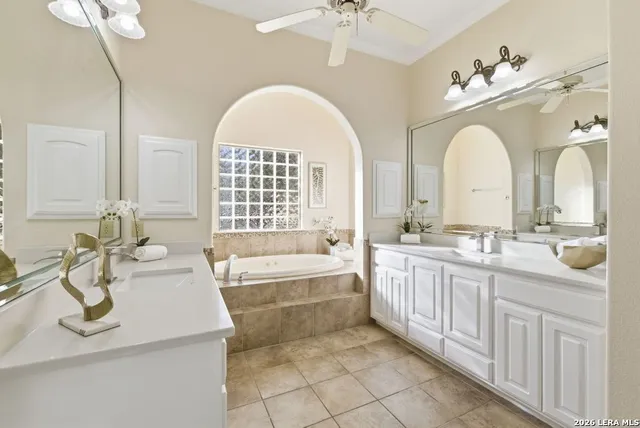 $859,444 | 411 Pueblo Pintado, Helotes, TX 78023