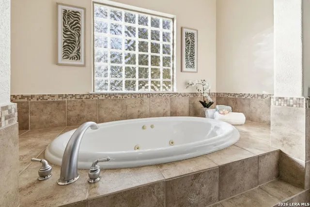 $859,444 | 411 Pueblo Pintado, Helotes, TX 78023