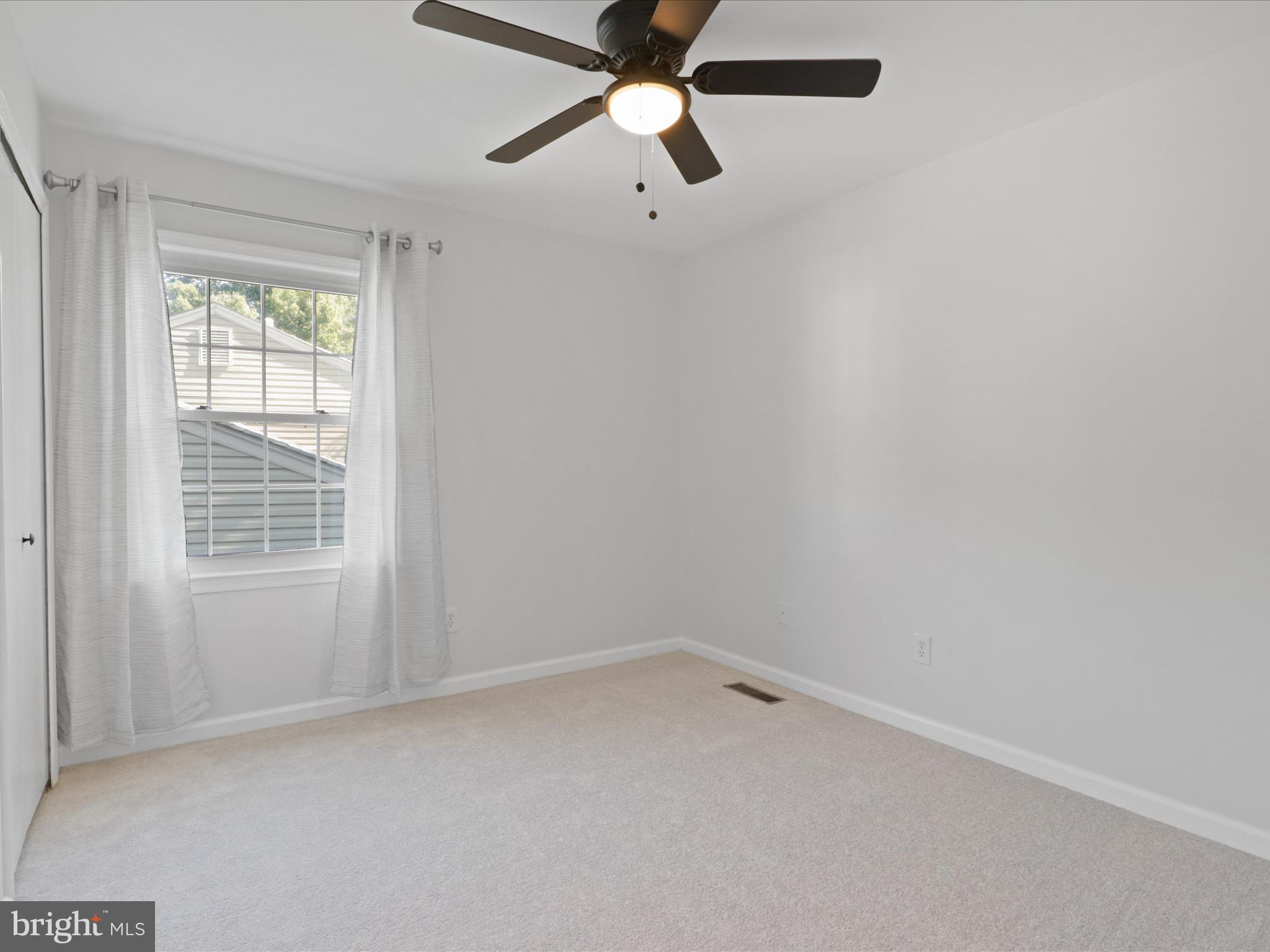 5407 Duxford Place Burke, VA 22015 - Photo 23 of 59 Bedroom 3 - 10'10x9'9