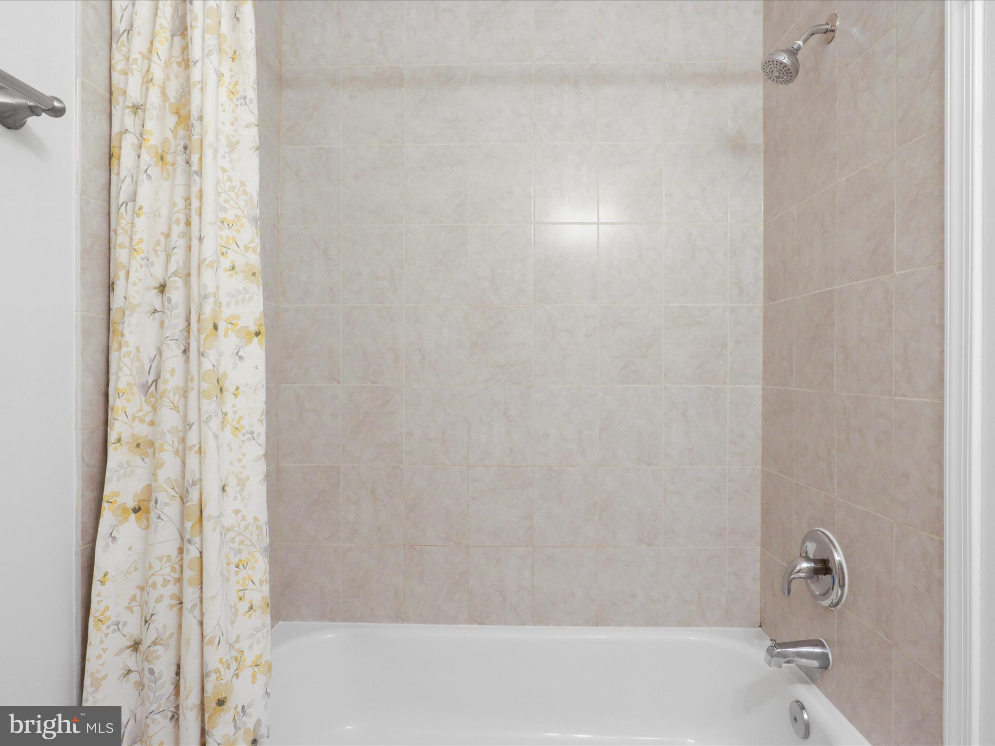 5407 Duxford Place Burke, VA 22015 - Photo 25 of 59 Upper Level Hall Bath