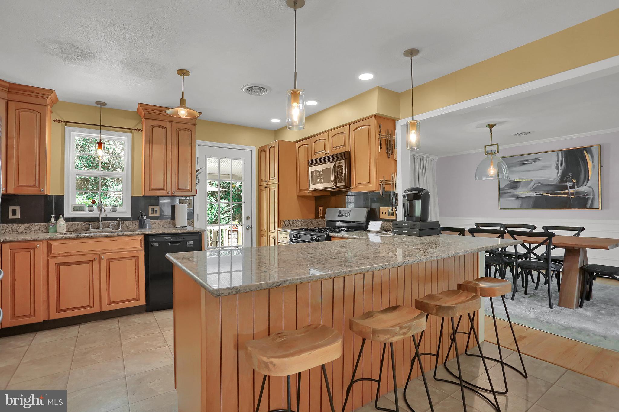 225 Reynolds Mill Road York, PA 17403 - Photo 39 of 73 KITCHEN PENINSULA WITH BAR STOOLS