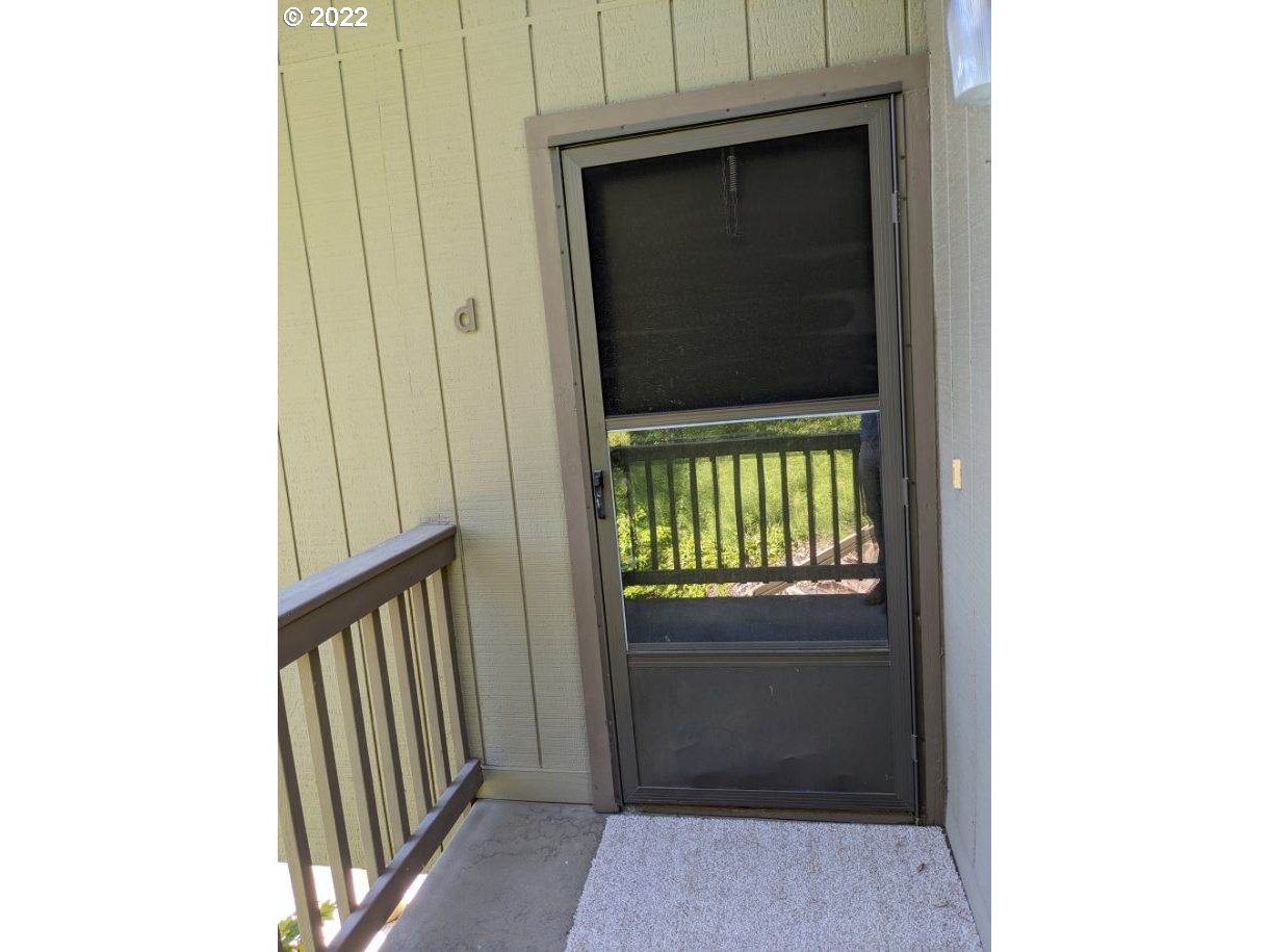 7602 Southwest Barnes Road, Unit D Portland, OR 97225 - Photo 6 of 14 Gallery Image 6