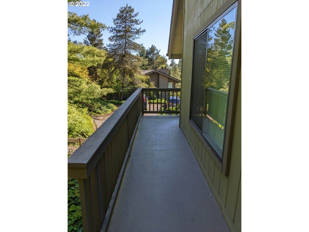 7602 Southwest Barnes Road, Unit D Portland, OR 97225 - Photo 7 of 14 Gallery Image 7
