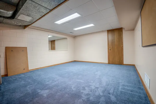 $600,000 | 6401 24th Street Northeast, Willmar, MN 56201