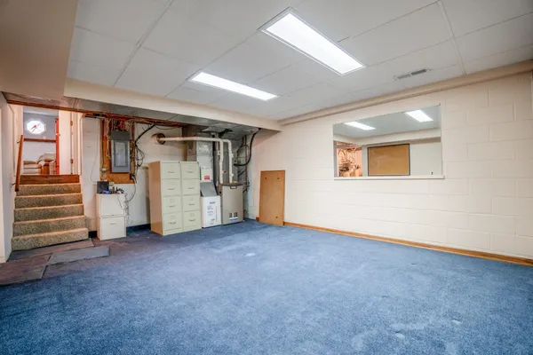 $600,000 | 6401 24th Street Northeast, Willmar, MN 56201