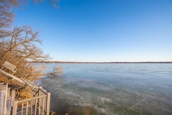 $600,000 | 6401 24th Street Northeast, Willmar, MN 56201