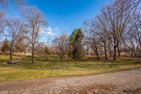 $600,000 | 6401 24th Street Northeast, Willmar, MN 56201