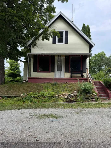 $70,000 | 204 South Graceland Avenue, Claypool, IN 46510