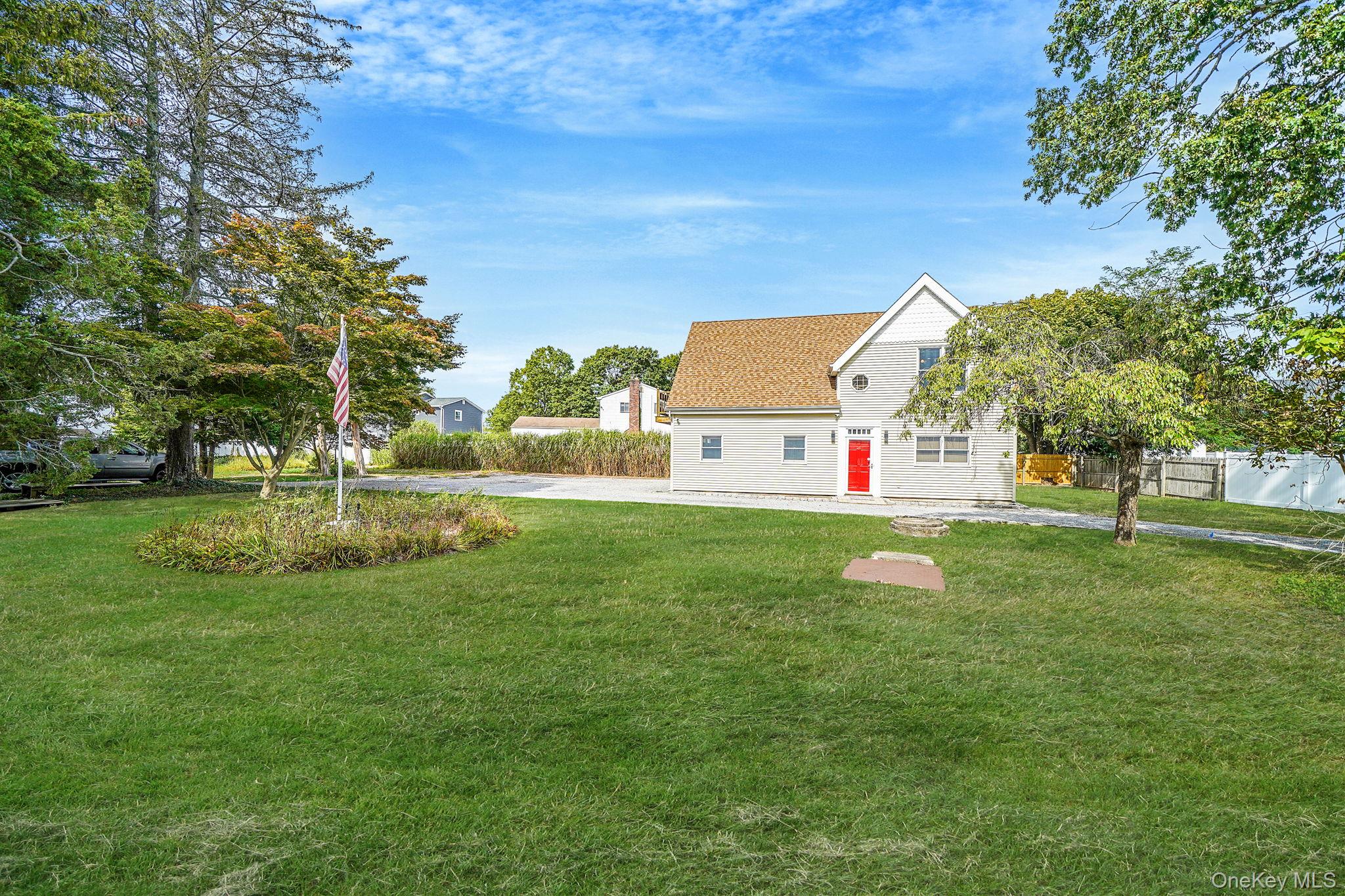 26 Bokel Road Ronkonkoma, NY 11779 - Photo 2 of 34