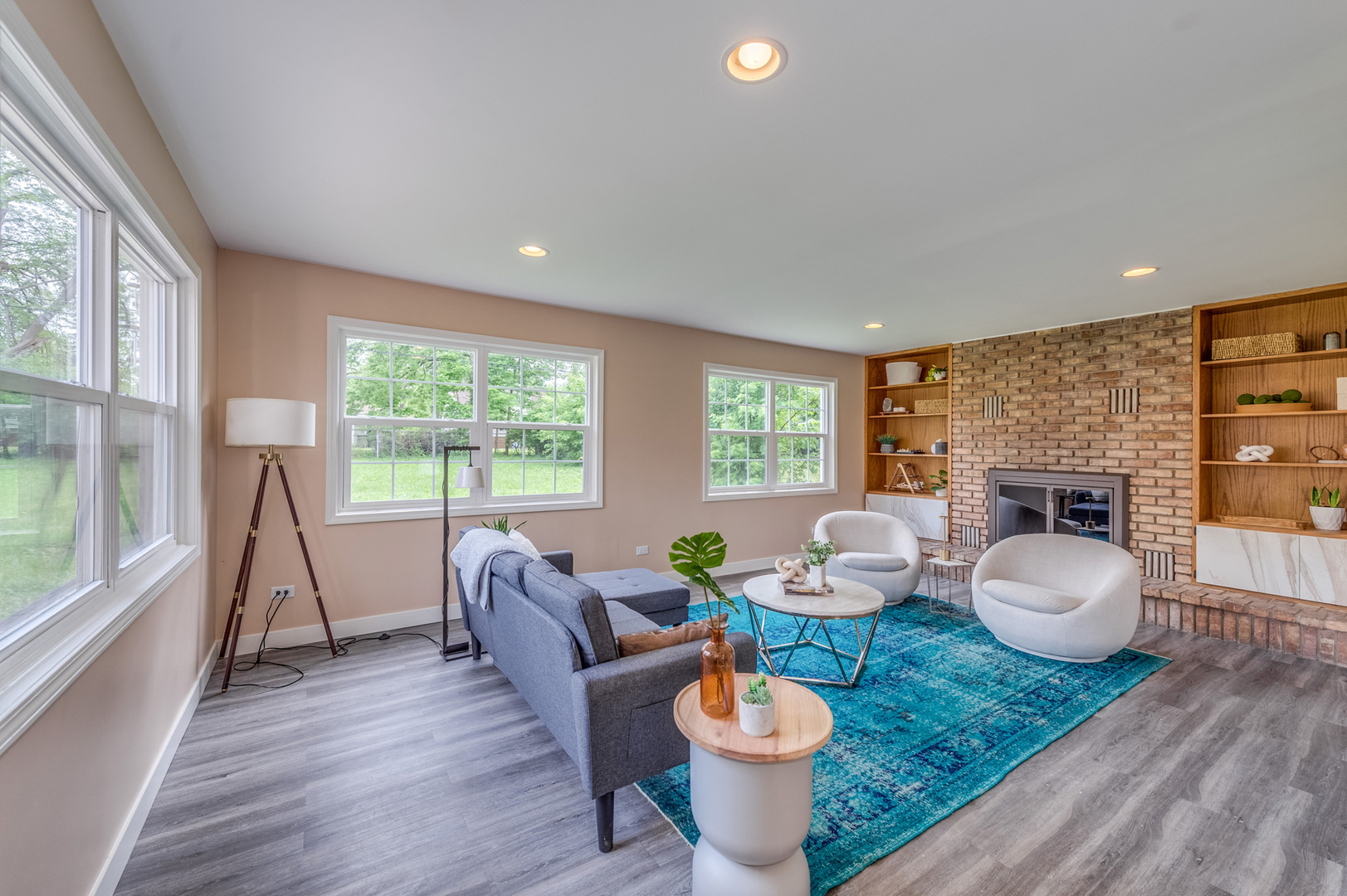 407 Watseka Street Park Forest, IL 60466 - Photo 10 of 21 a living room with furniture and a wooden floor