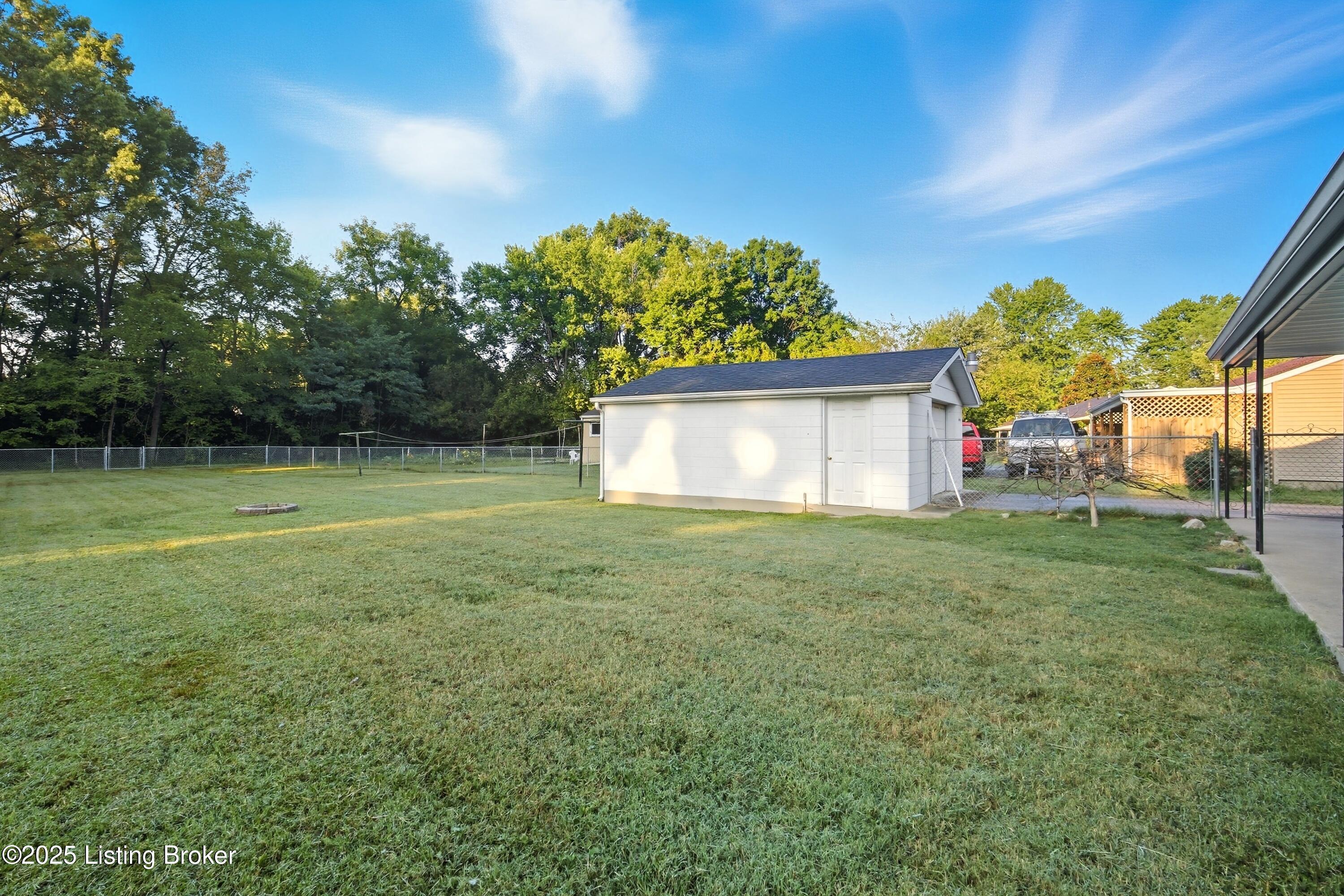1842 Heaton Road Louisville, KY 40216 - Photo 28 of 35 28_1842heaton_louisvillerealestatemedia_
