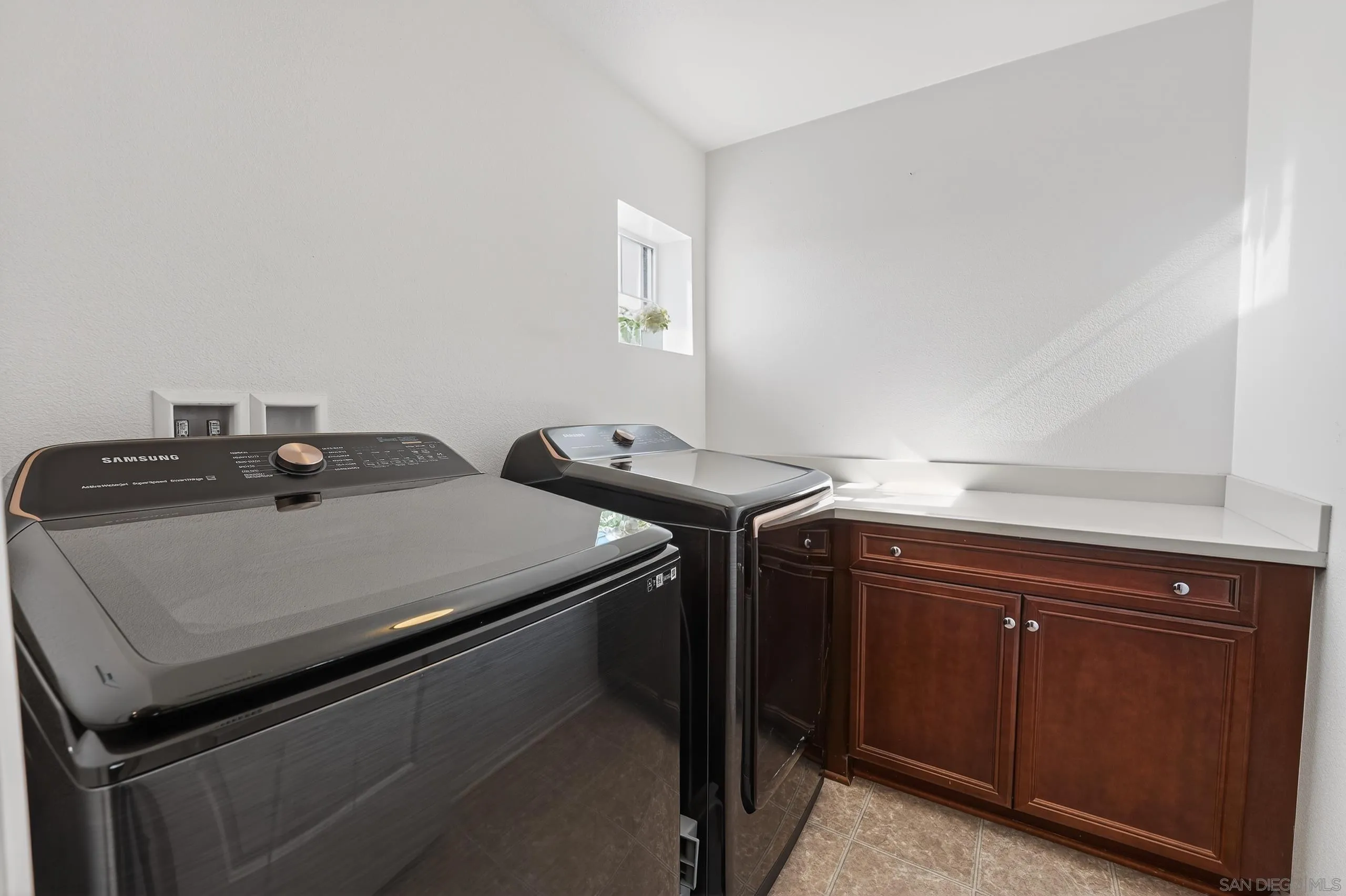 28324 Tupelo Road Menifee, CA 92584 - Photo 15 of 30 Laundry room, next to loft